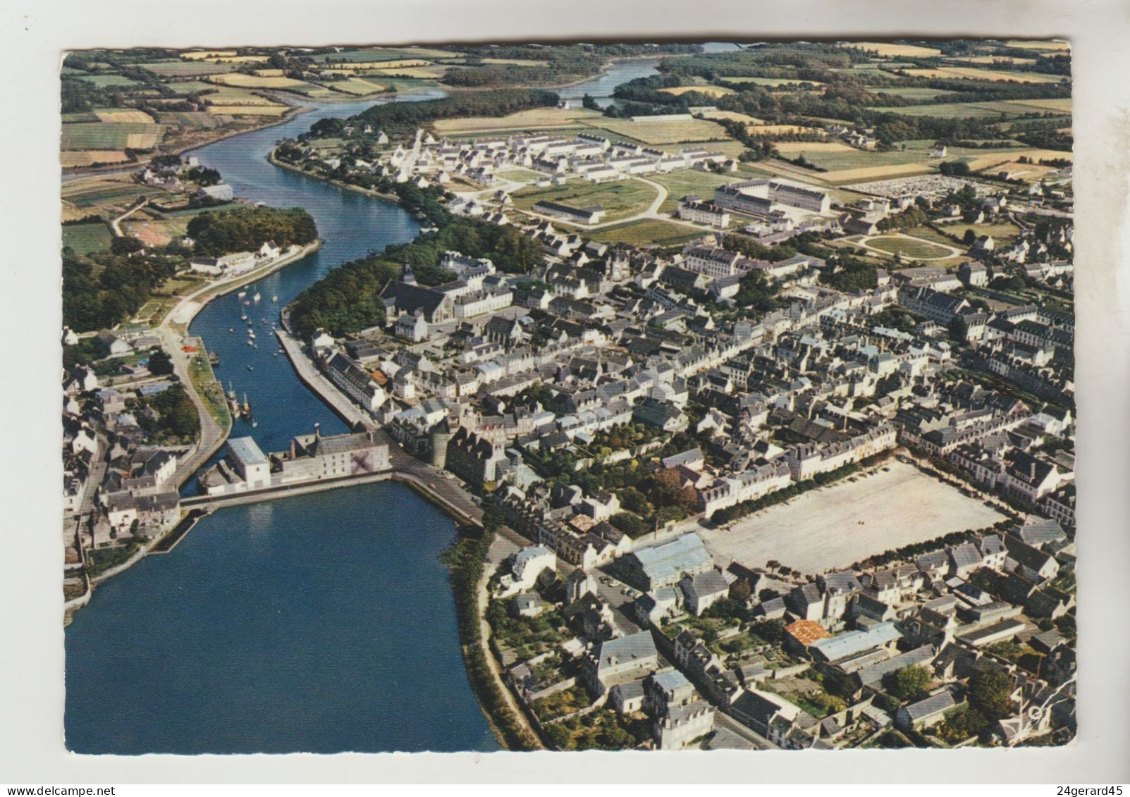 CPSM PONT L'ABBE (Finistère) - Le Centre De La Ville, L'étang Et La Rivière - Pont L'Abbe