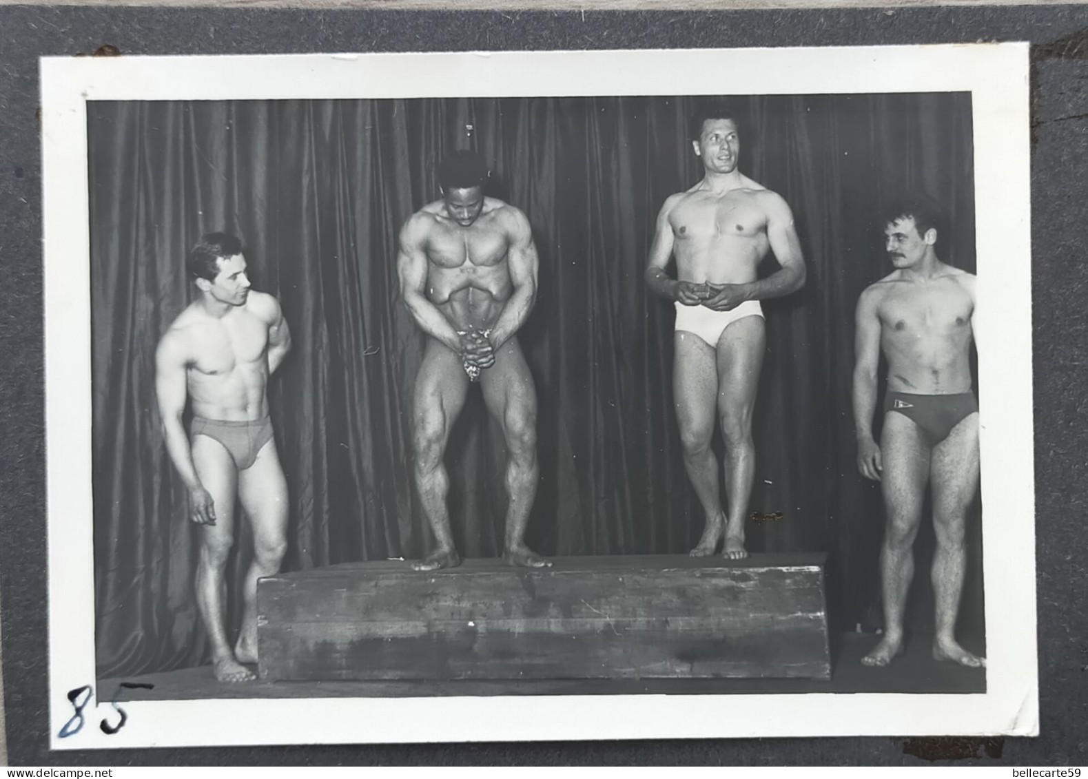 Photo Ancienne Homme Musclé Culturisme Culturiste Bodybuilder Slip De Bain Torse Nu - Autres & Non Classés