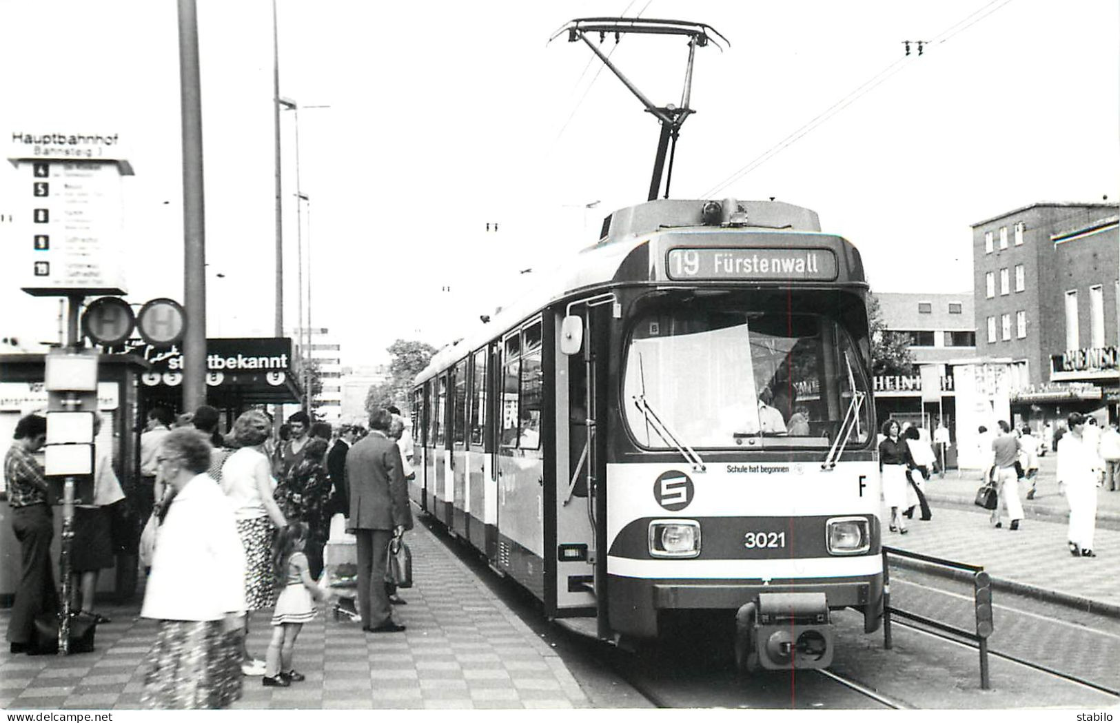 TRAMWAY - ALLEMAGNE - DUSSELDORF - Trains