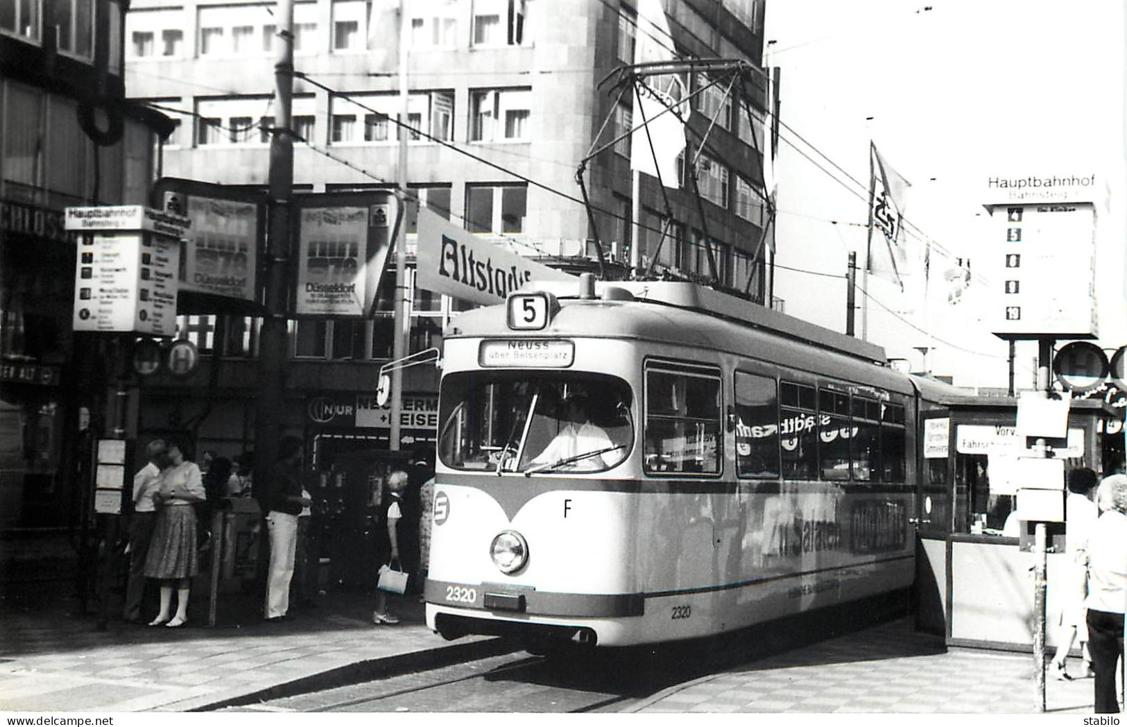 TRAMWAY - ALLEMAGNE - DUSSELDORF - Treinen