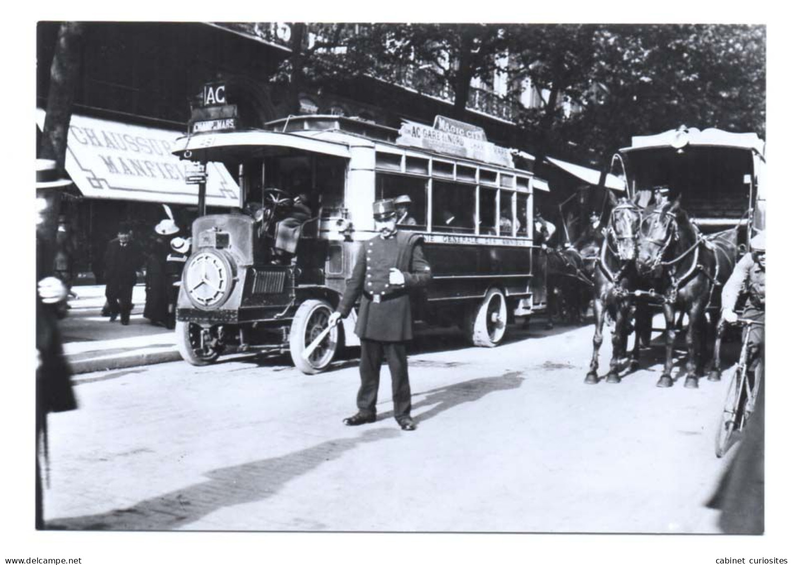 POLICIER à la circulation - Chaussures Manfield - Compagnie Générale des Omnibus Citroën - Attelage de chevaux - Paris