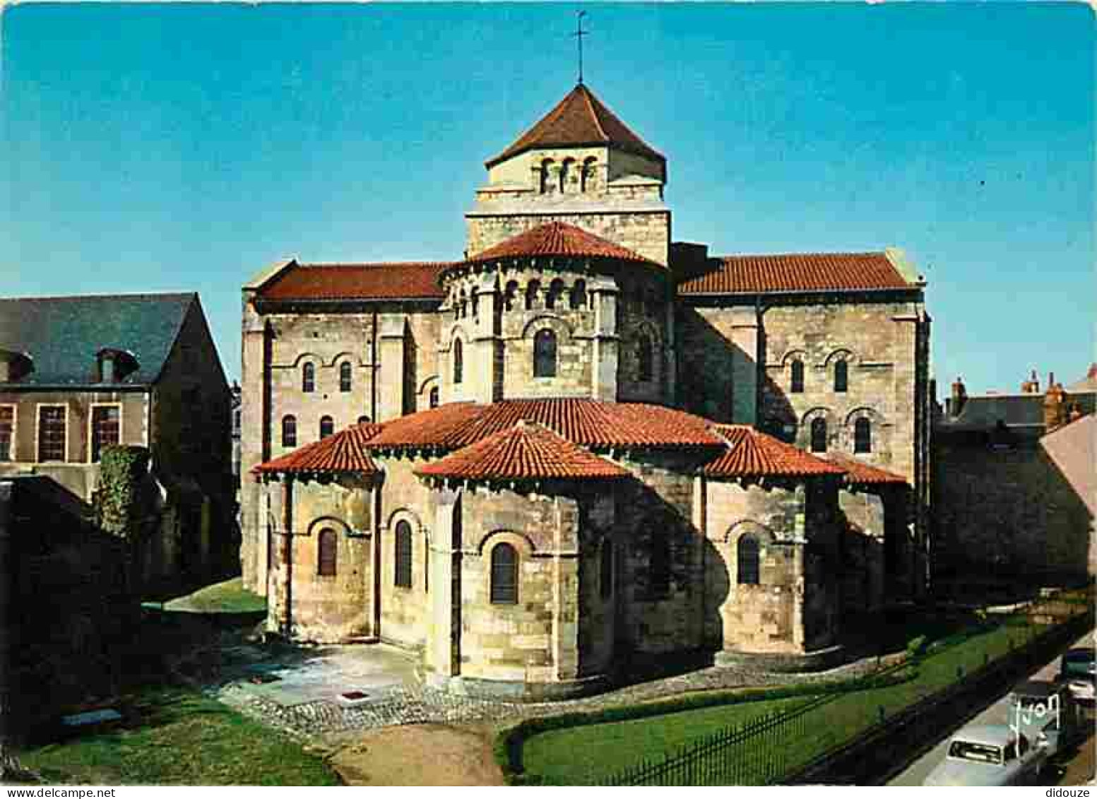 58 - Nevers - Eglise Saint Etienne - Automobiles - CPM - Voir Scans Recto-Verso - Nevers