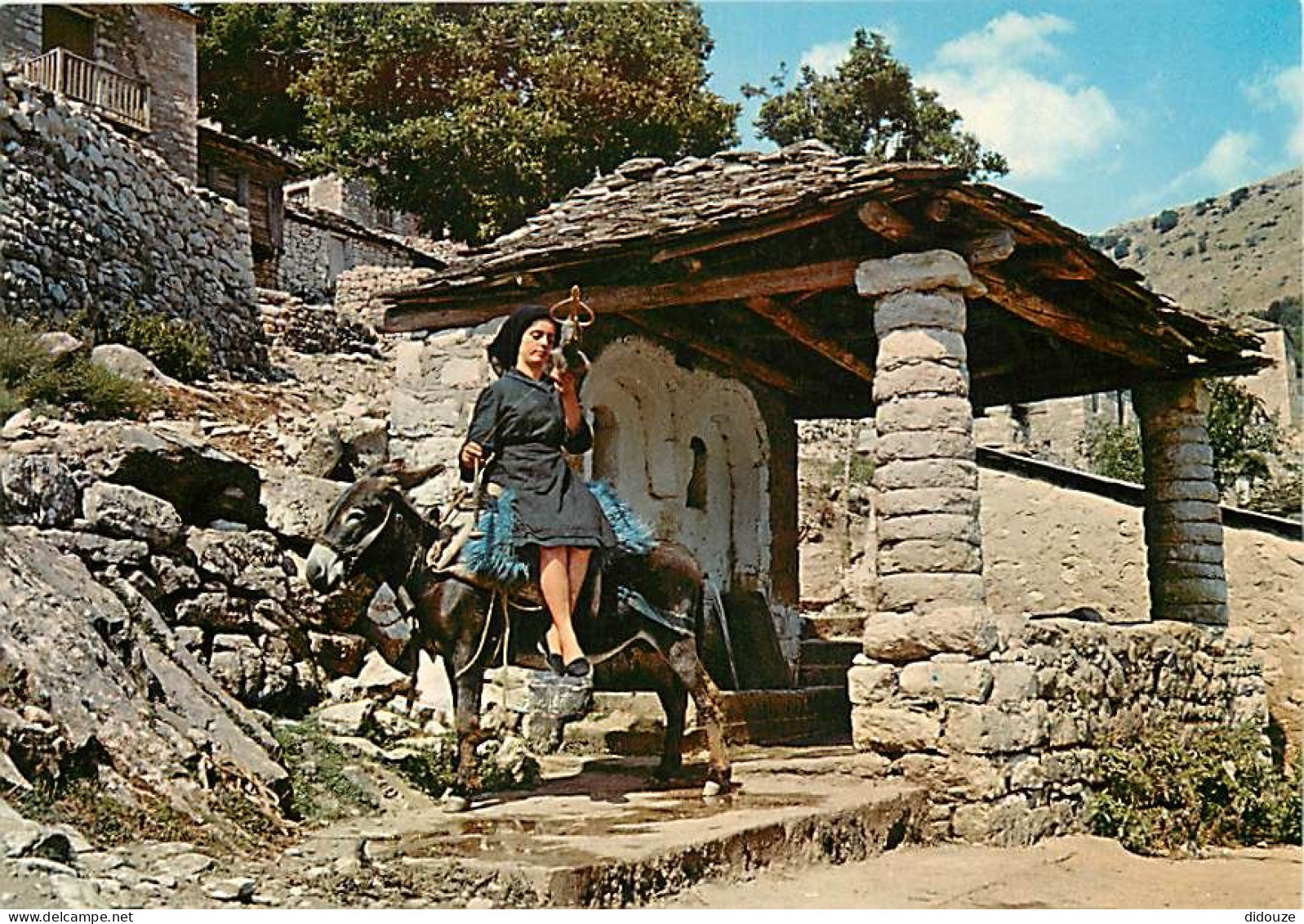 Grèce - Village Grecque - En Filant à La Fontaine - Anes - Folklore - Carte Neuve - CPM - Voir Scans Recto-Verso - Griekenland