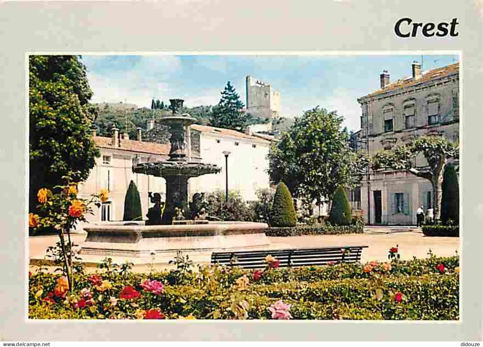 26 - Crest - Le Square, La Fontaine. Au Fond, La Tour - Fleurs - Carte Neuve - CPM - Voir Scans Recto-Verso - Crest