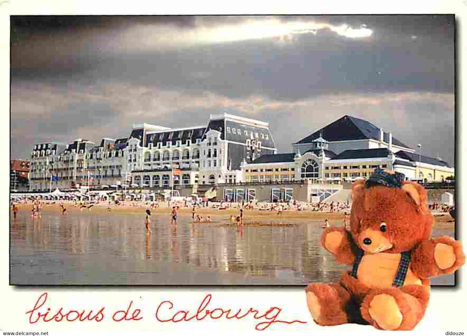 14 - Cabourg - La Plage Le Grand Hôtel Et Le Casino - Ours En Peluche - CPM - Voir Scans Recto-Verso - Cabourg