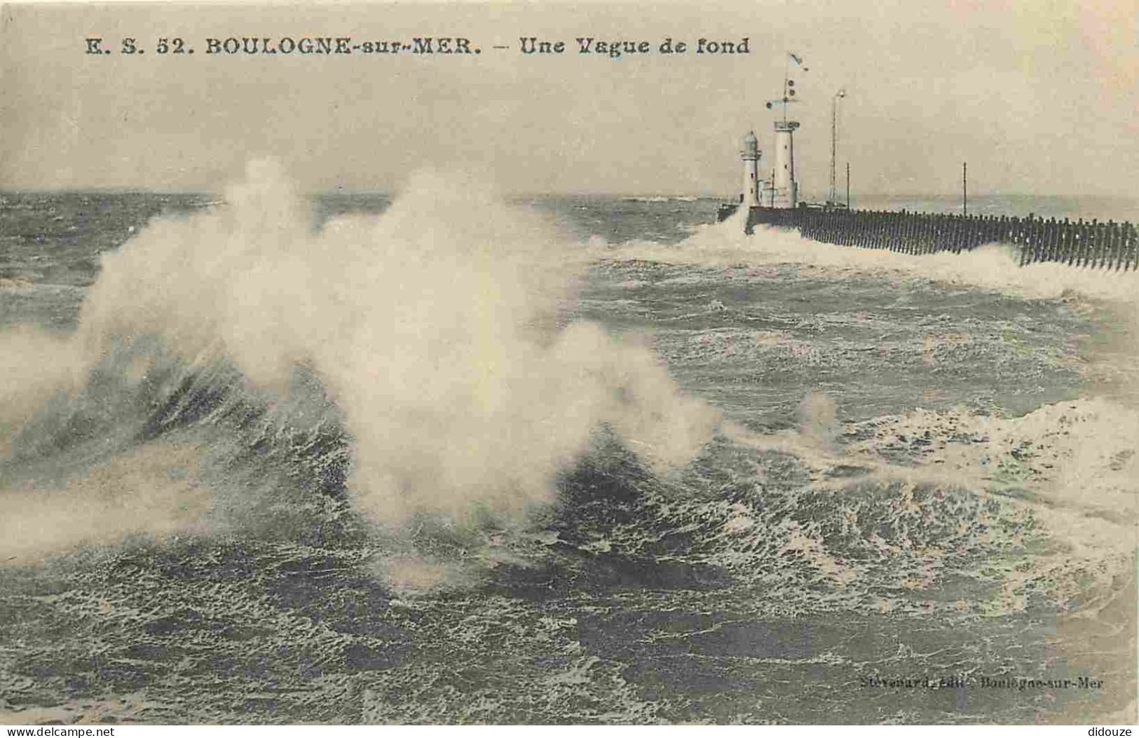 62 - Boulogne Sur Mer - Une Vague De Fond - CPA - Voir Scans Recto-Verso - Boulogne Sur Mer