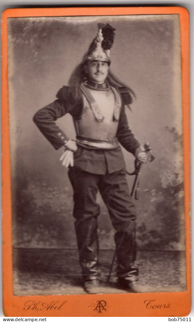 Photo CDV D'un Officier Francais Du 3 éme Régiment De Dragon  Posant Dans Un Studio Photo A Tours - Anciennes (Av. 1900)