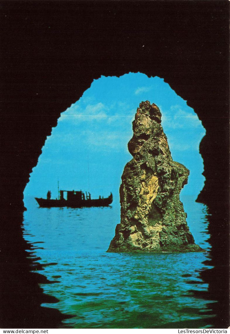 ITALIE - Filicudi - I Faraglioni Dalla Grotta Del Bue Marino - Carte Postale - Other & Unclassified