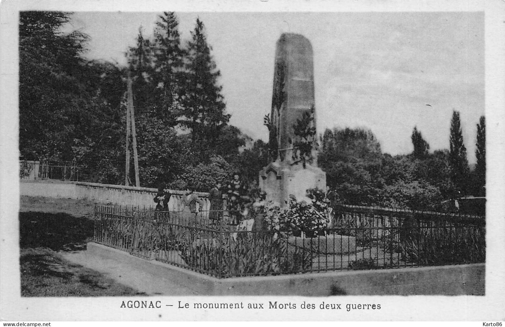 Agonac * Place , Le Monument Aux Morts Des Deux Guerres - Andere & Zonder Classificatie