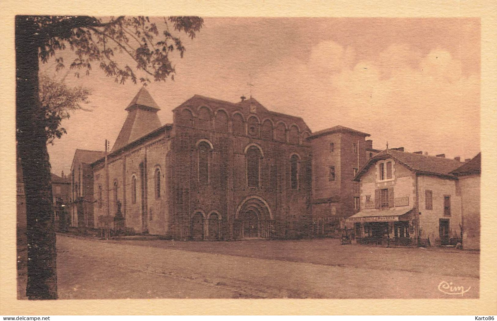 Cadouin * La Place De L'église * Buvette - Autres & Non Classés