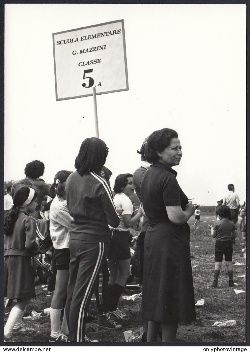 Legnano 1977 - Gara Podistica - Foto Studenti Scuola G. Mazzini Classe V  - Lugares