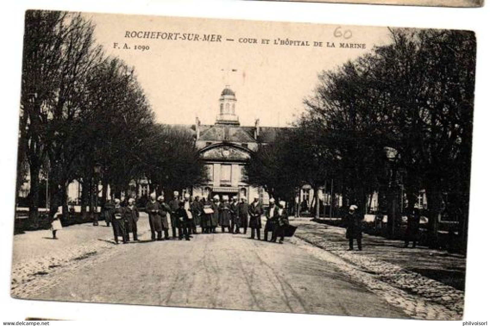 ROCHEFORT  COUR ET HOPITAL MARITIME TRES ANIMEE - Rochefort