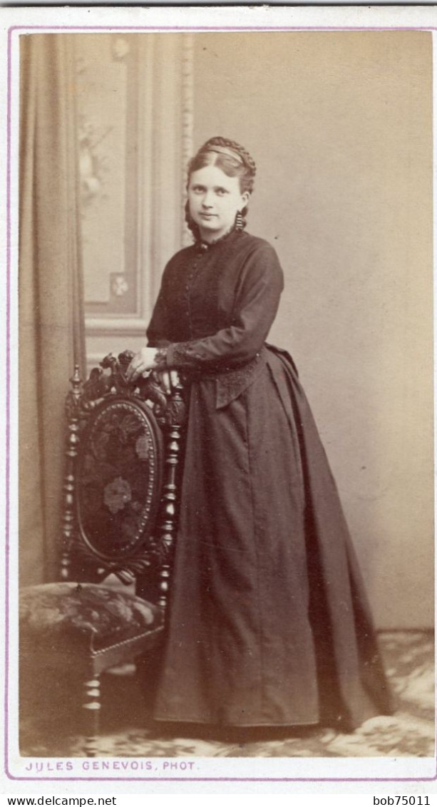 Photo CDV D'une Femme élégante   Posant Dans Un Studio Photo A Paris - Alte (vor 1900)