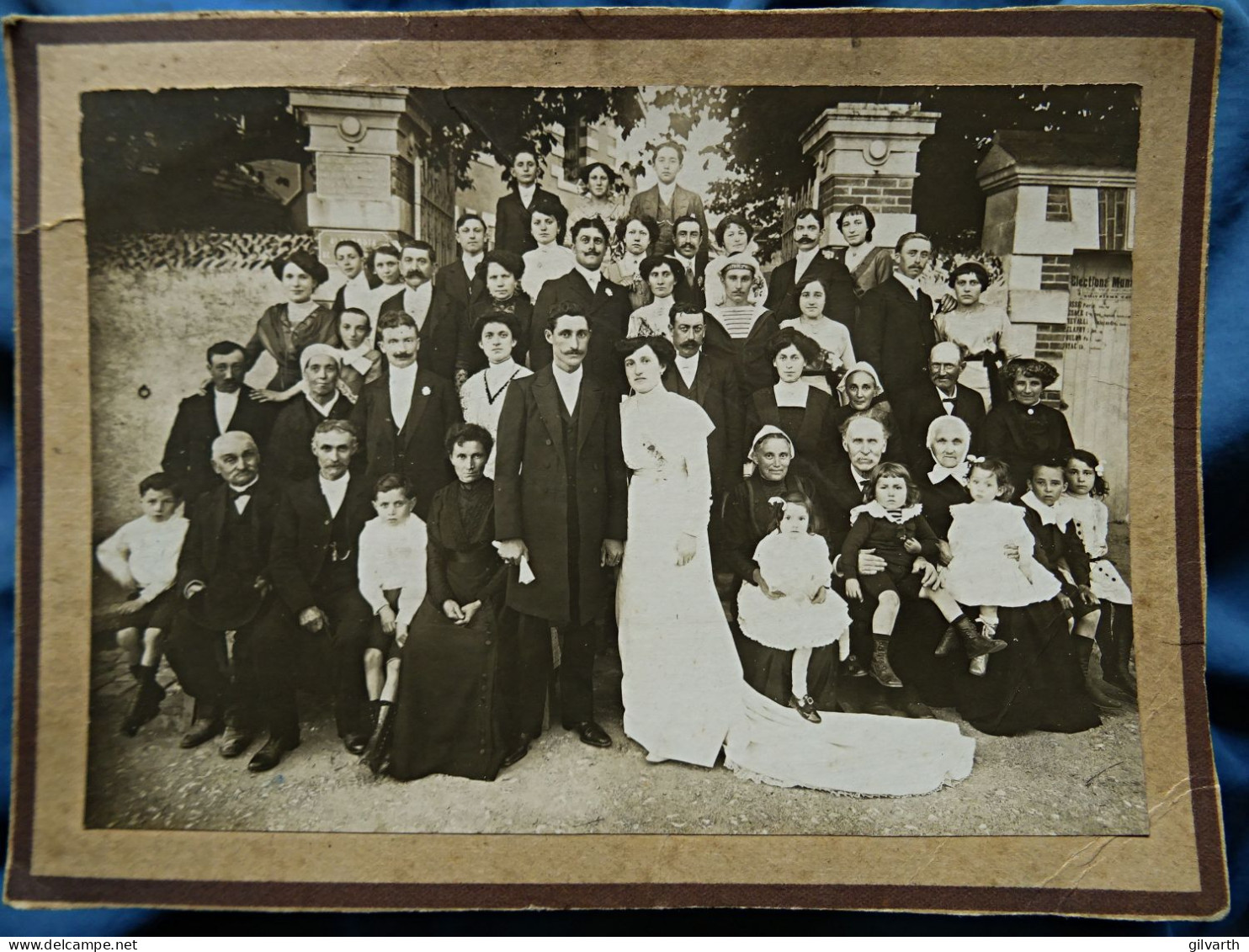 Photo Grand Cabinet - Photo De Mariage, Famille, Matelot, Femmes Avec Coiffe Régional  Ca 1900-10 L441 - Anciennes (Av. 1900)