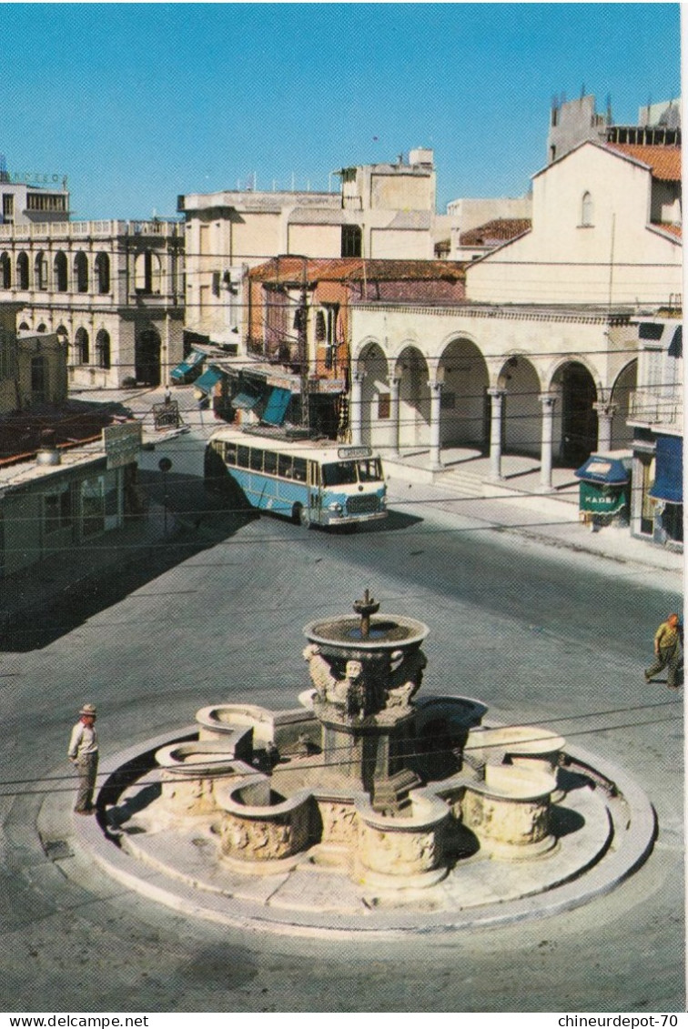 Grèce  Héraclée  (Cande ) La Fontaine Morozini Et La Façade De St. Mar - Grèce