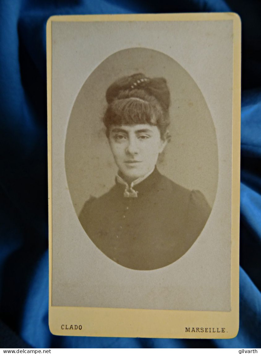 Photo CDV Clado  Marseille  Portrait Jeune Fille Brune  Peigne Avec Des Perles Dans Les Cheveux  CA 1885-90 - L447 - Alte (vor 1900)