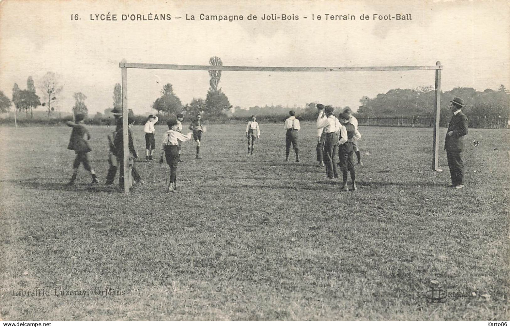 Orléans * Le Terrain De Football Du Lycée * La Campagne De Joli Bois * Foot Sport - Orleans