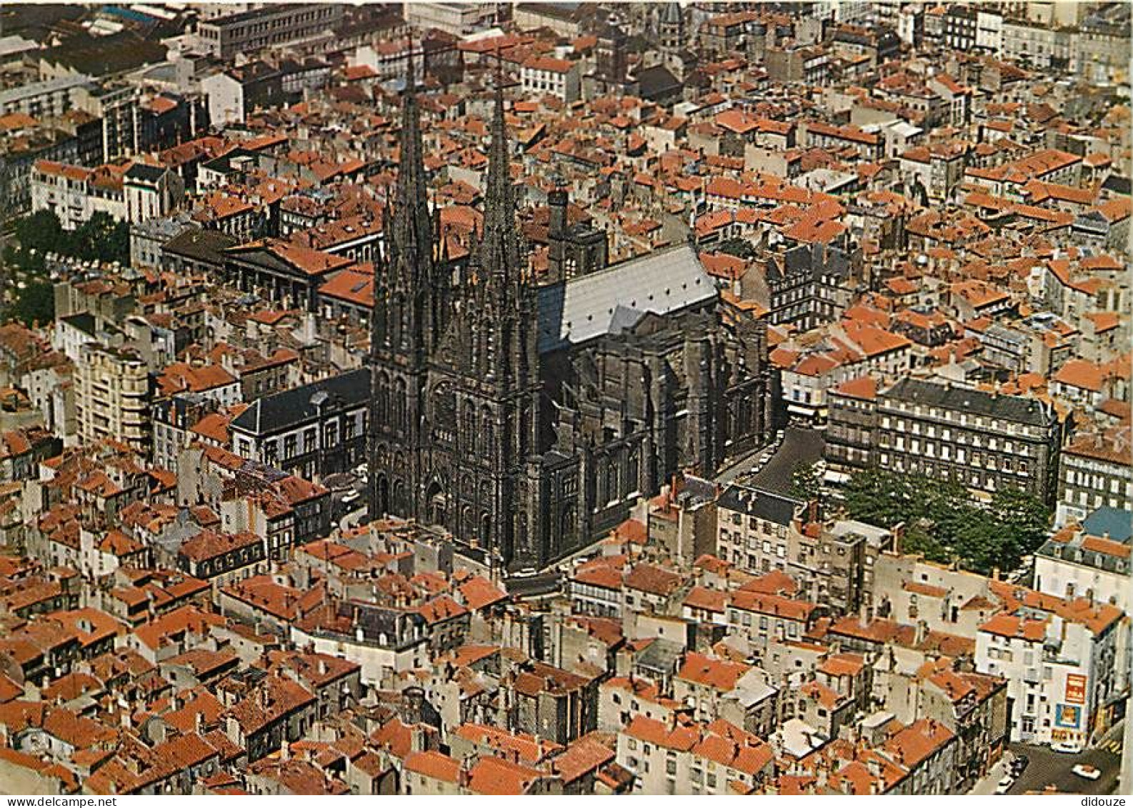 63 - Clermont Ferrand - La Cathédrale - Vue Aérienne - CPM - Carte Neuve - Voir Scans Recto-Verso - Clermont Ferrand