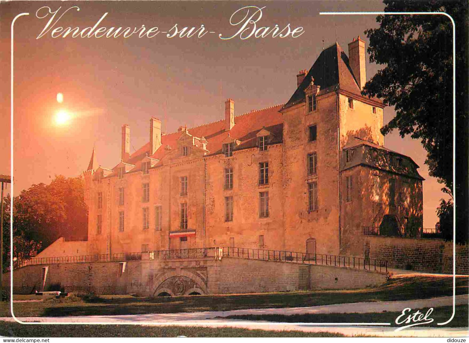 10 - Vendeuvre Sur Barse - Le Château - CPM - Voir Scans Recto-Verso - Autres & Non Classés