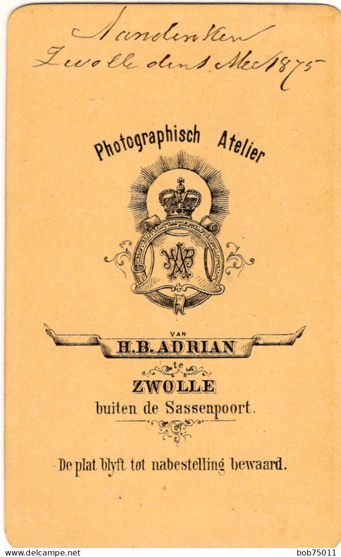 Photo CDV D'un Homme  élégant Déguisé Posant Dans Un Studio Photo  A Zwolle ( Pays-Bas ) - Alte (vor 1900)