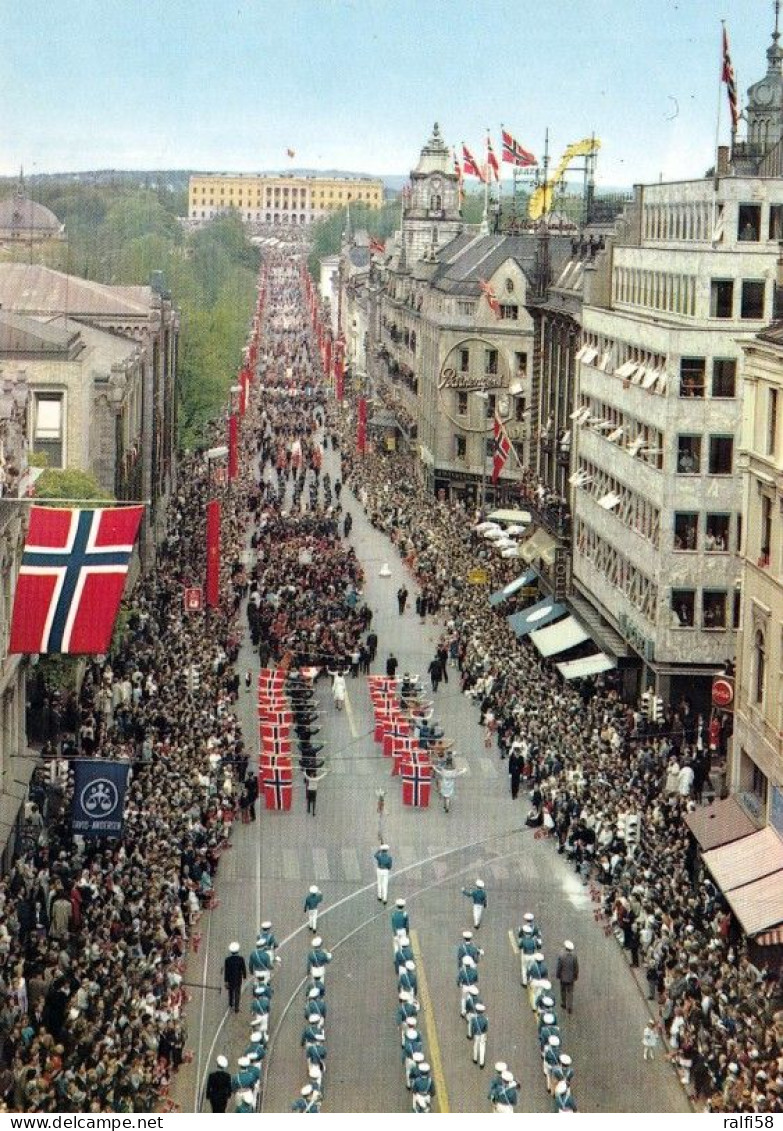 1 AK Norwegen * Karl Johans Avenue - Die Haupt- Und Prachtstraße In Oslo Mit Einer Parade Luftbildaufnahme * - Noorwegen