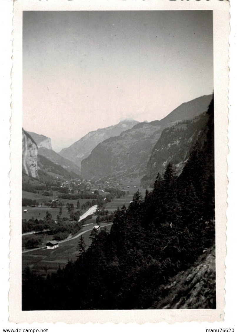 Ref 3 - Photo : Vue à Lauterbrunnen Ou Environs - Suisse  . - Europa