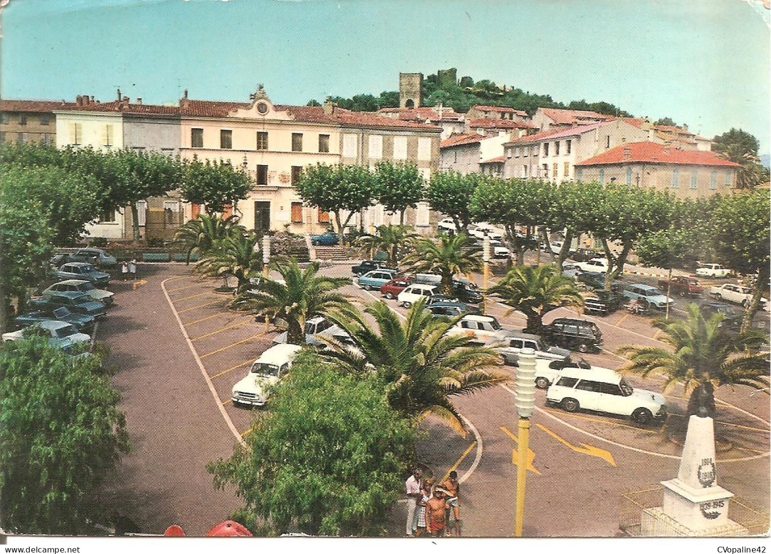 COGOLIN (83) Place De L'Hôtel De Ville  CPSM  GF - Cogolin