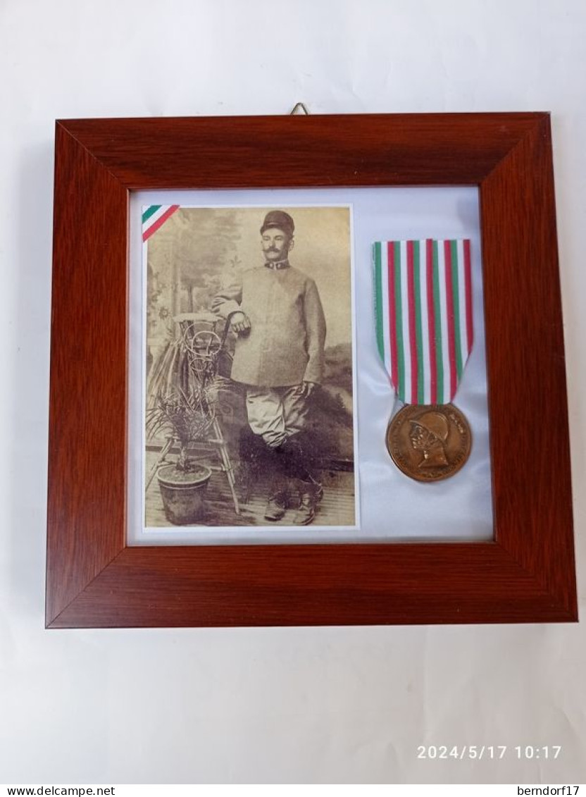 WW1 - QUADRO CON FOTO ORIGINALE DECORATO E MEDAGLIA DELLA CAMPAGNA PER L'UNITA' D'ITALIA - 15/18 - Italy