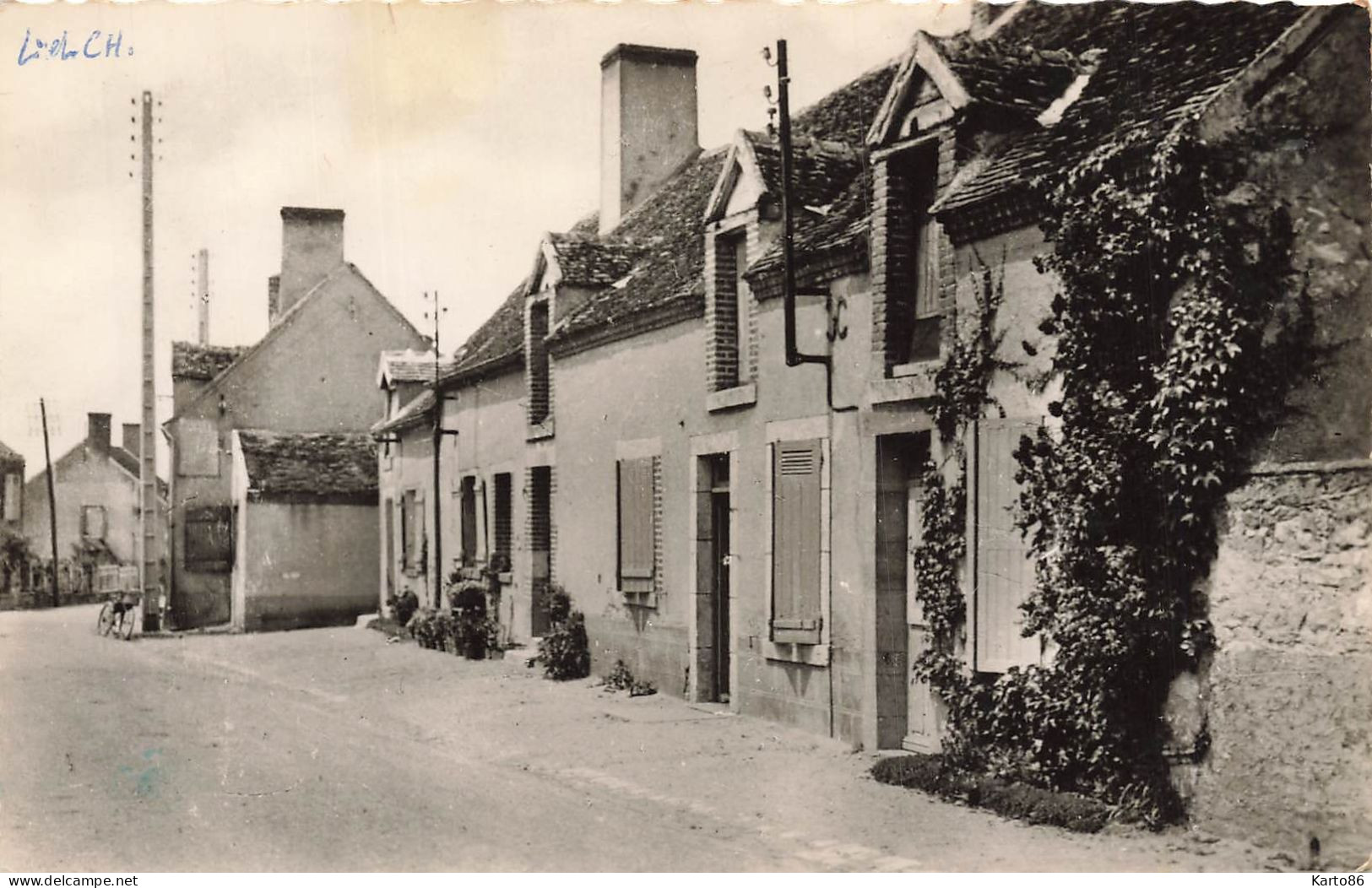 Crouy Sur Cosson * Rue Et Les Petites Maisons - Autres & Non Classés