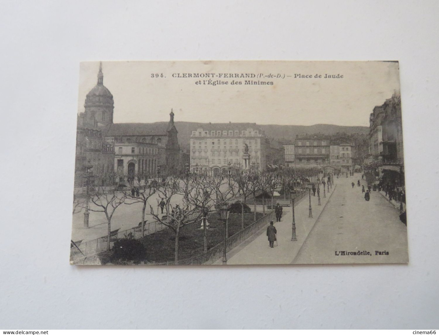 394 CLERMONT-FERRAND (P. De D.) - Place De Jaude Et L'Eglise Des Minimes. - Clermont Ferrand