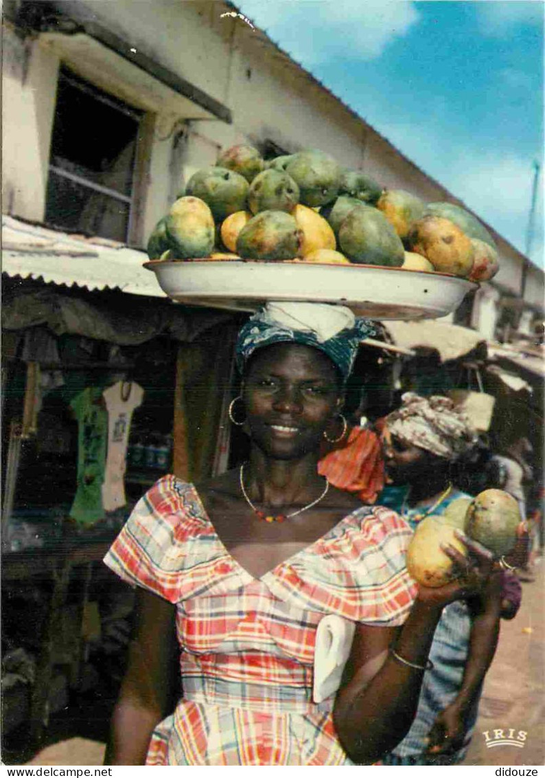 Sénégal - Un Sourire Sur Le Marché - Fruits - Mangues - Femme - CPM - Voir Scans Recto-Verso - Senegal