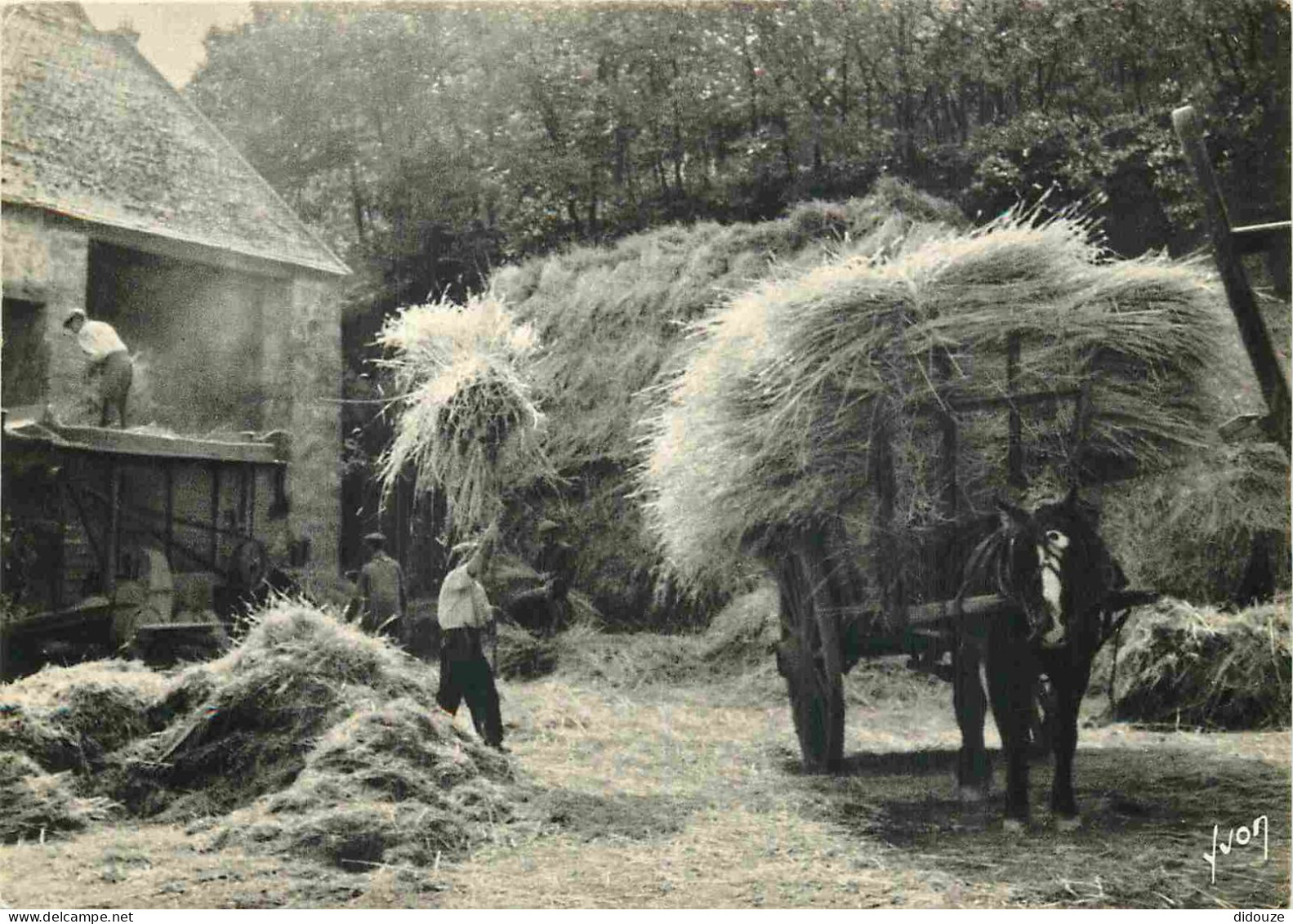 Reproduction CPA - Paysans - La France D'hier - Dans La Poussière Et Le Soleil Le Chargement De La Charrette De Paille - - Bauern