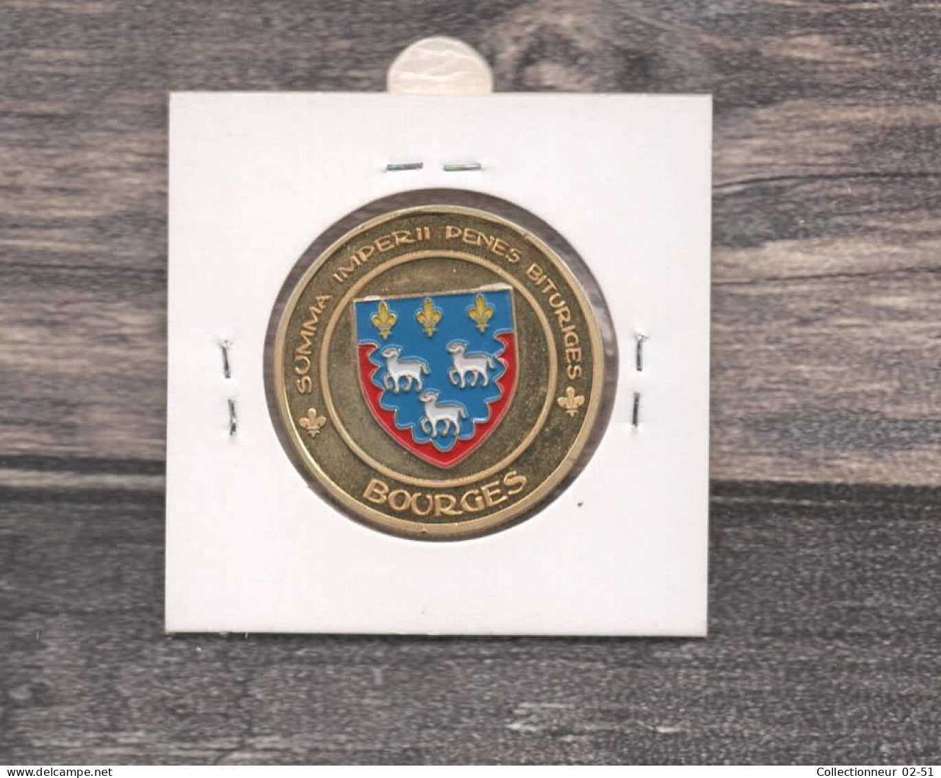 Médaille Souvenirs&Patrimoine :  La Cathédrale Saint-Etienne De Bourges - Vue De Coté (couleur Or) - Otros & Sin Clasificación