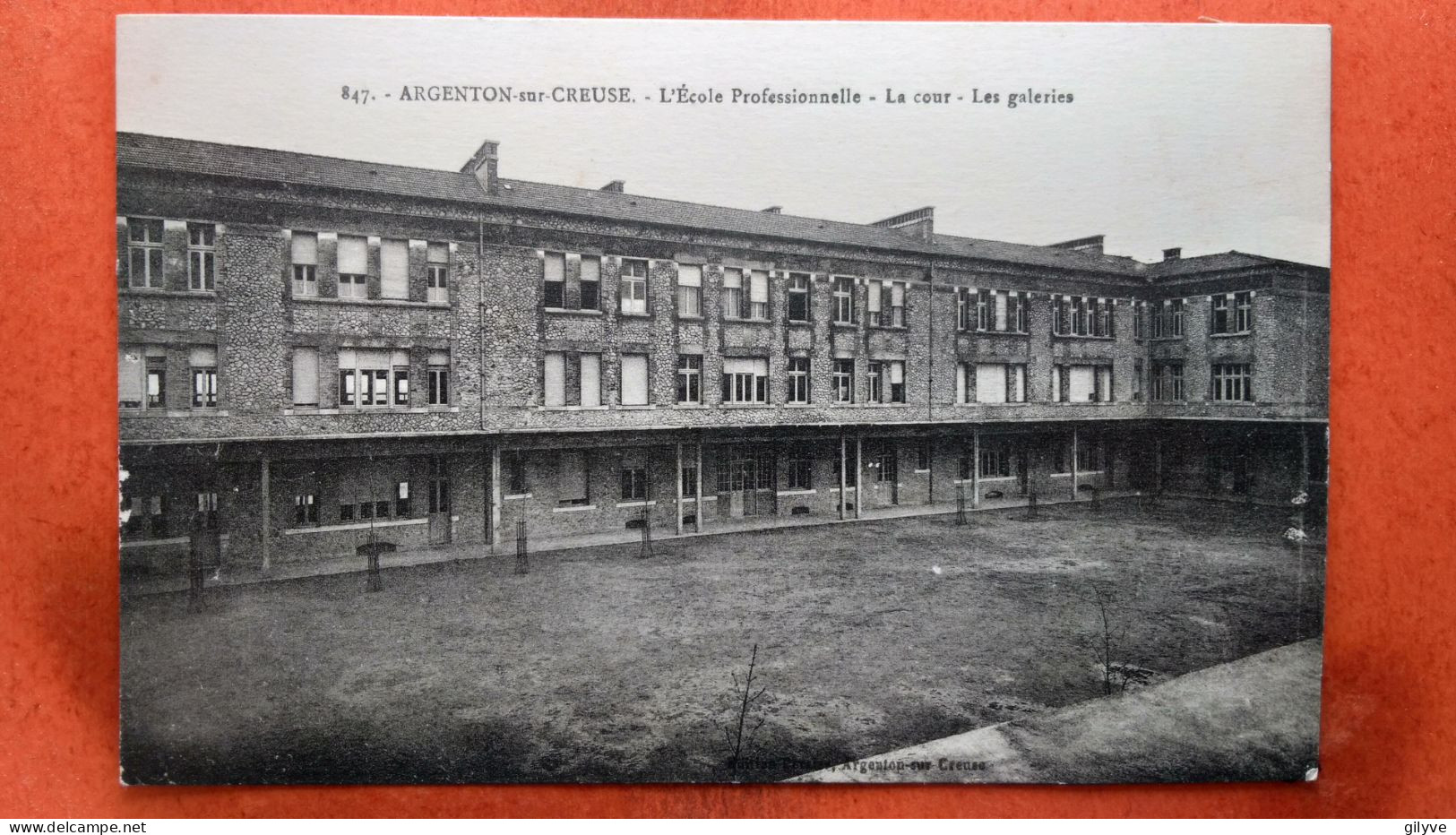 CPA (36) Argenton Sur Creuse. L'école Professionnelle. La Cour. Les Galeries. (8A.090) - Other & Unclassified