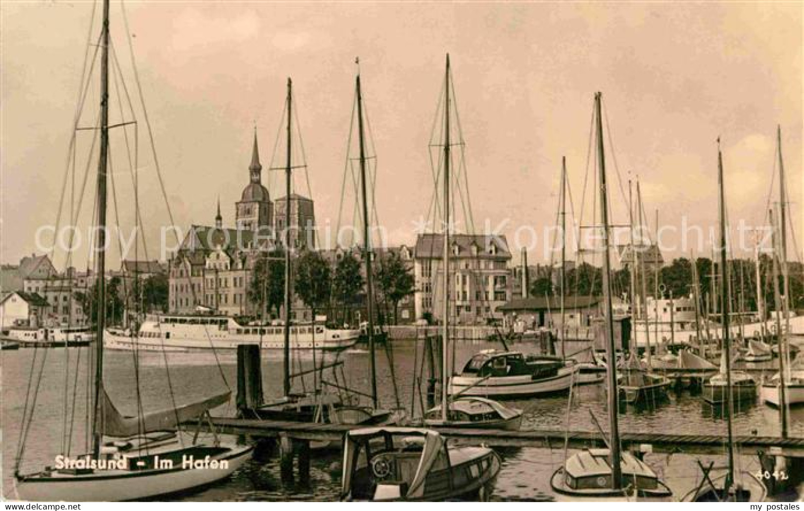 72634658 Stralsund Mecklenburg Vorpommern Hafen Schiffe Kirche Stralsund - Stralsund