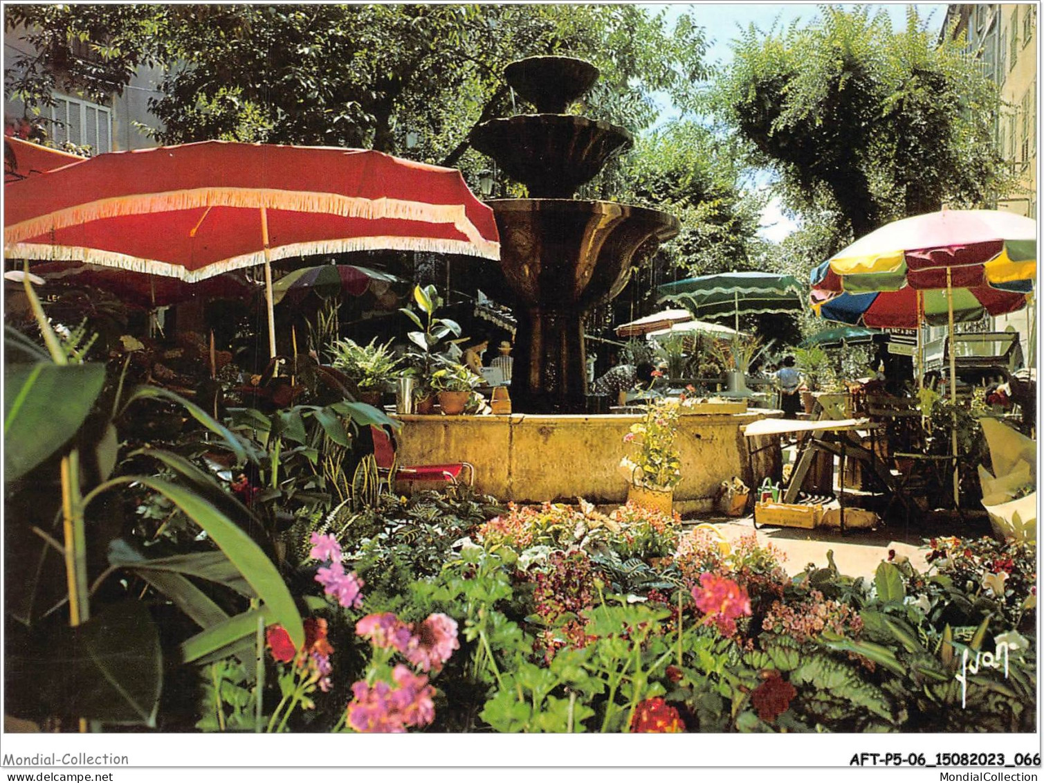 AFTP5-06-0454 - GRASSE - Marché Aux Fleurs Et Fontaine De La Place Aux Aires - Grasse