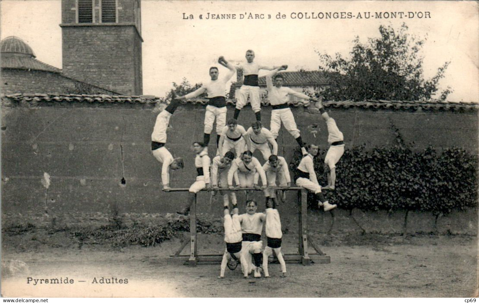 Collonges-au-Mont-D'Or Canton De Limonest Gymnastique Pyramide Adultes Rhône 69660 Cpa Voyagée En 1914 En B.Etat - Other & Unclassified