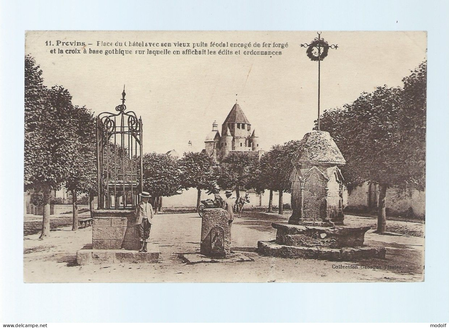 CPA - 77 - Provins - Place Du Châtel Avec Son Vieux Puits Féodal - Animée - Circulée - Provins