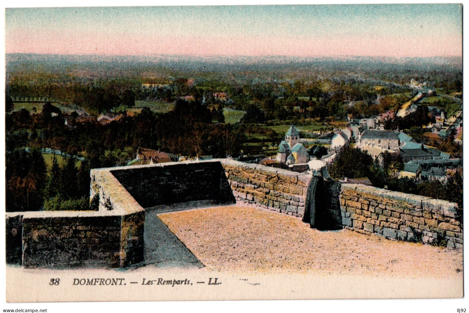 CPA 61 - DOMFRONT (Orne) - 38. Les Remparts - LL - Domfront