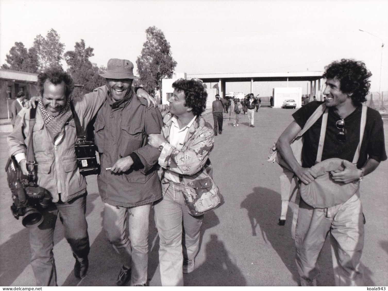 3 Grandes Photos Originales 24x18 Cm Guerre Du GOLFE IRAK 1990 1991 - Pont Détruit, Grands Reporters, Bombardements - - War, Military