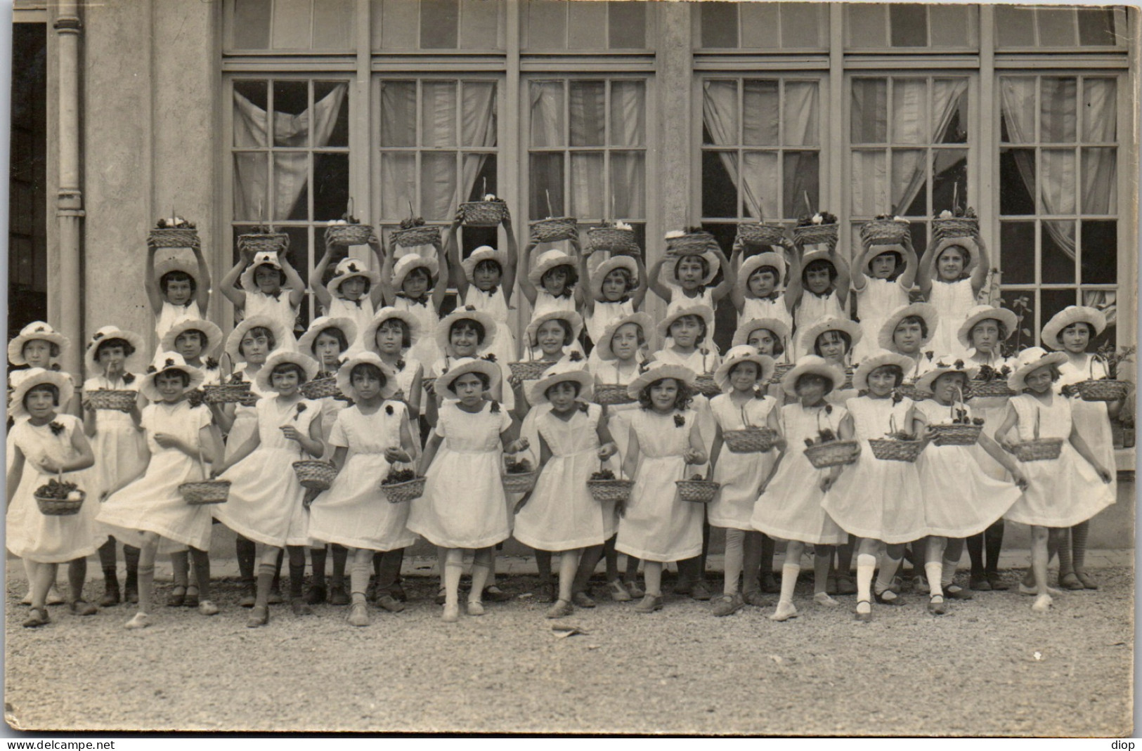 CP Carte Photo D&#039;&eacute;poque Photographie Vintage Enfant Mode Fille Fillette Panier  - Andere & Zonder Classificatie