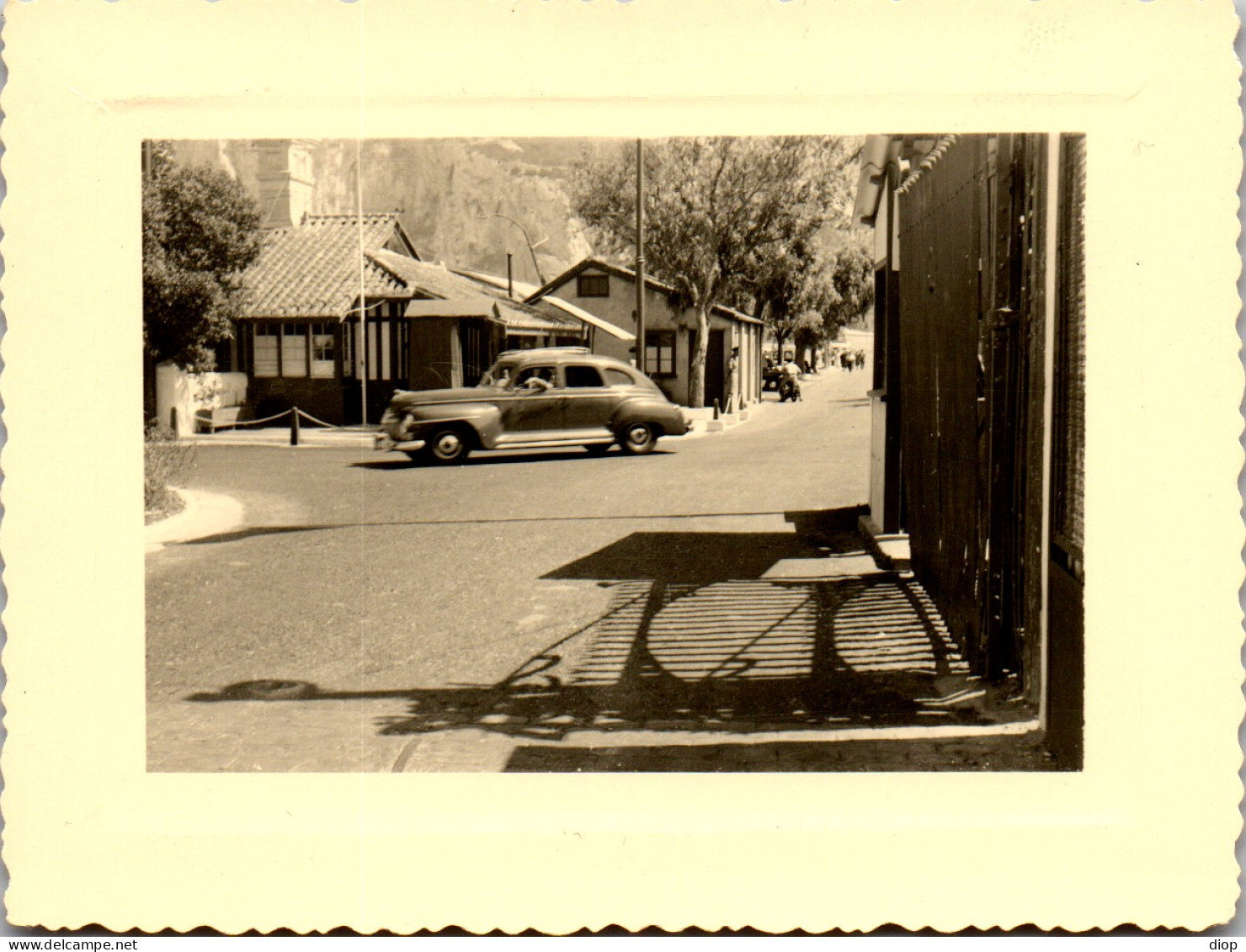 Photographie Photo Vintage Snapshot Amateur Automobile Voiture Gibraltar Douane  - Lieux