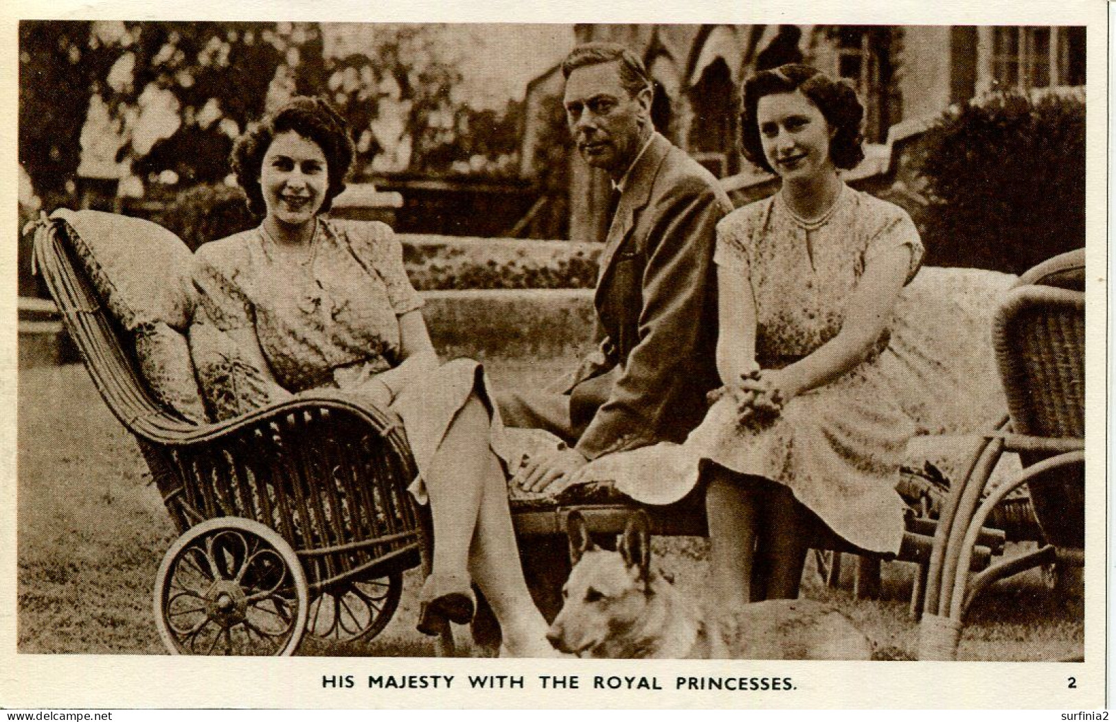 ROYALTY - HIS MAJESTY (GEORGE VI) WITH THE ROYAL PRINCESSES - Familles Royales