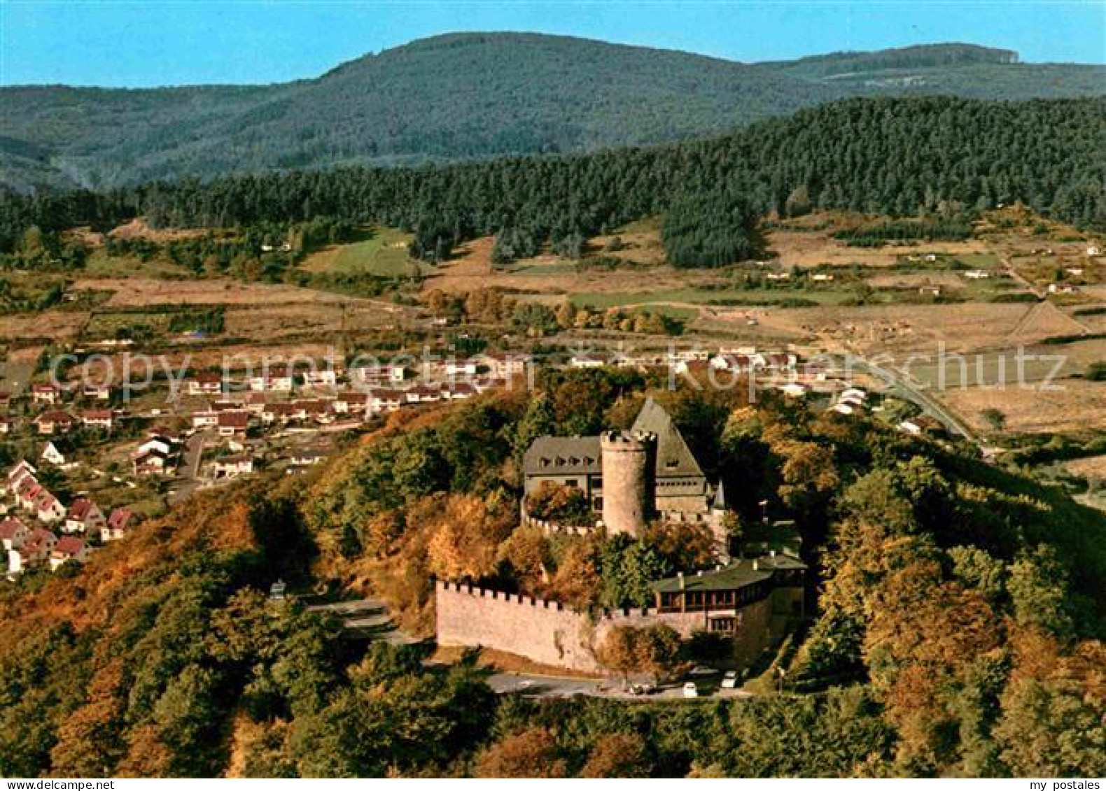 72619803 Biedenkopf Schloss Herbststimmung Fliegeraufnahme Biedenkopf - Biedenkopf