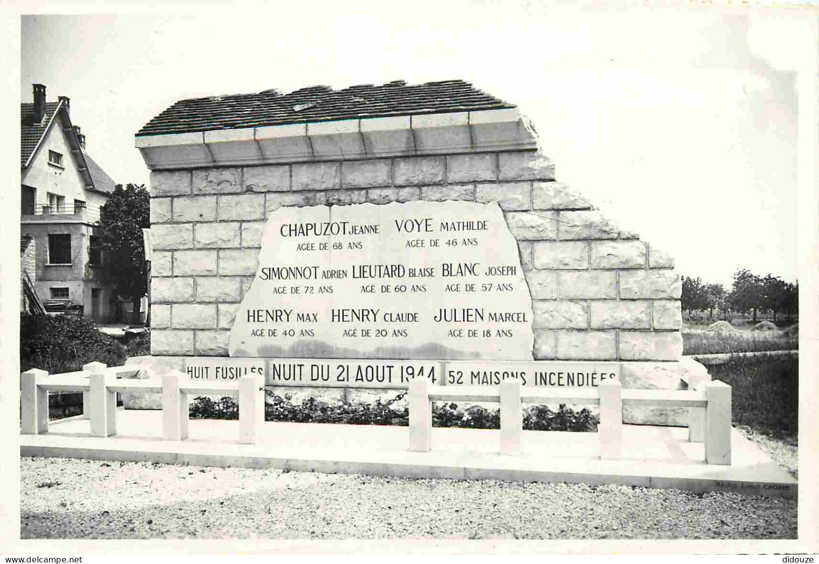 21 - Comblanchien - Le Monument à La Mémoire Des Fusillés Du 21 Août 1944 - Carte Dentelée - CPSM 145 Par 98 Mm - Voir S - Other & Unclassified