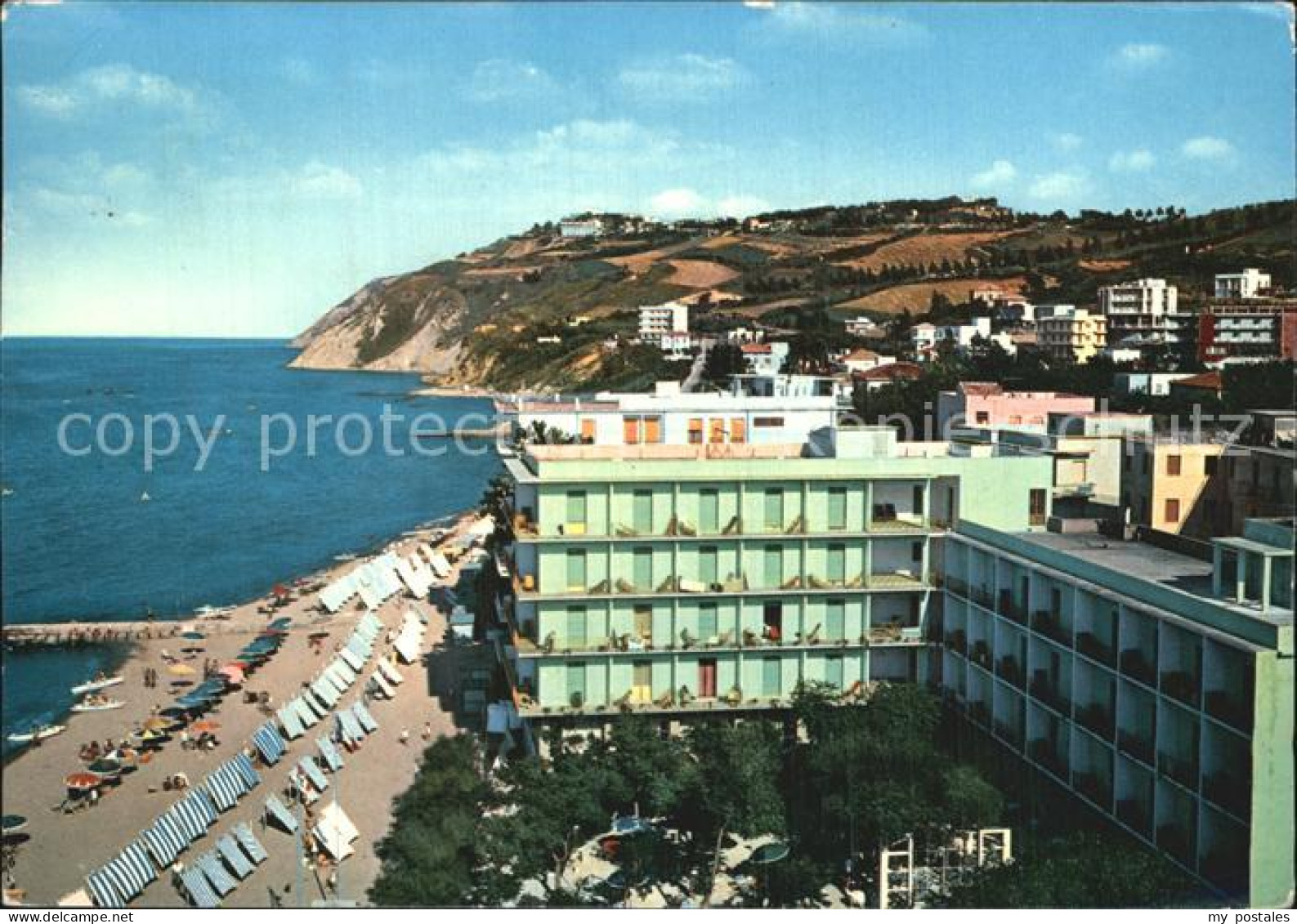 72615398 Gabicce Mare Panorama Del Monte E Spiaggia Italien - Autres & Non Classés