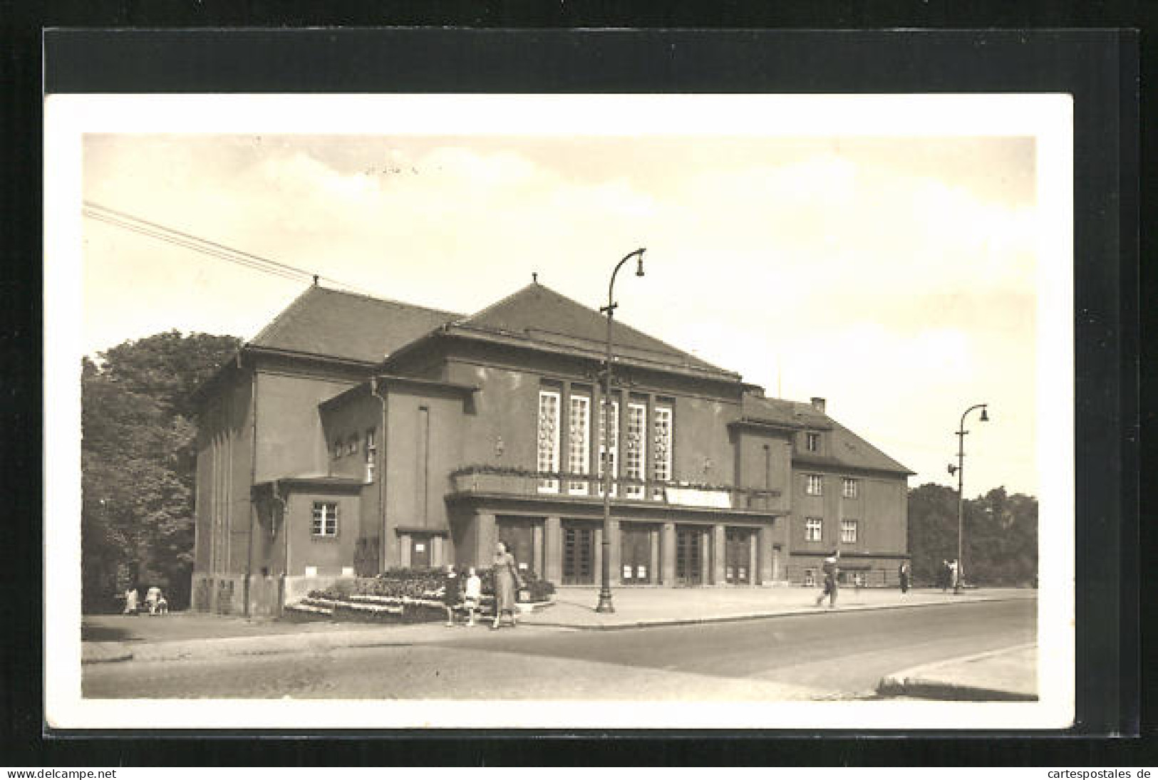 AK Dux / Duchcov, Passanten Vor Dem Kino  - Tchéquie