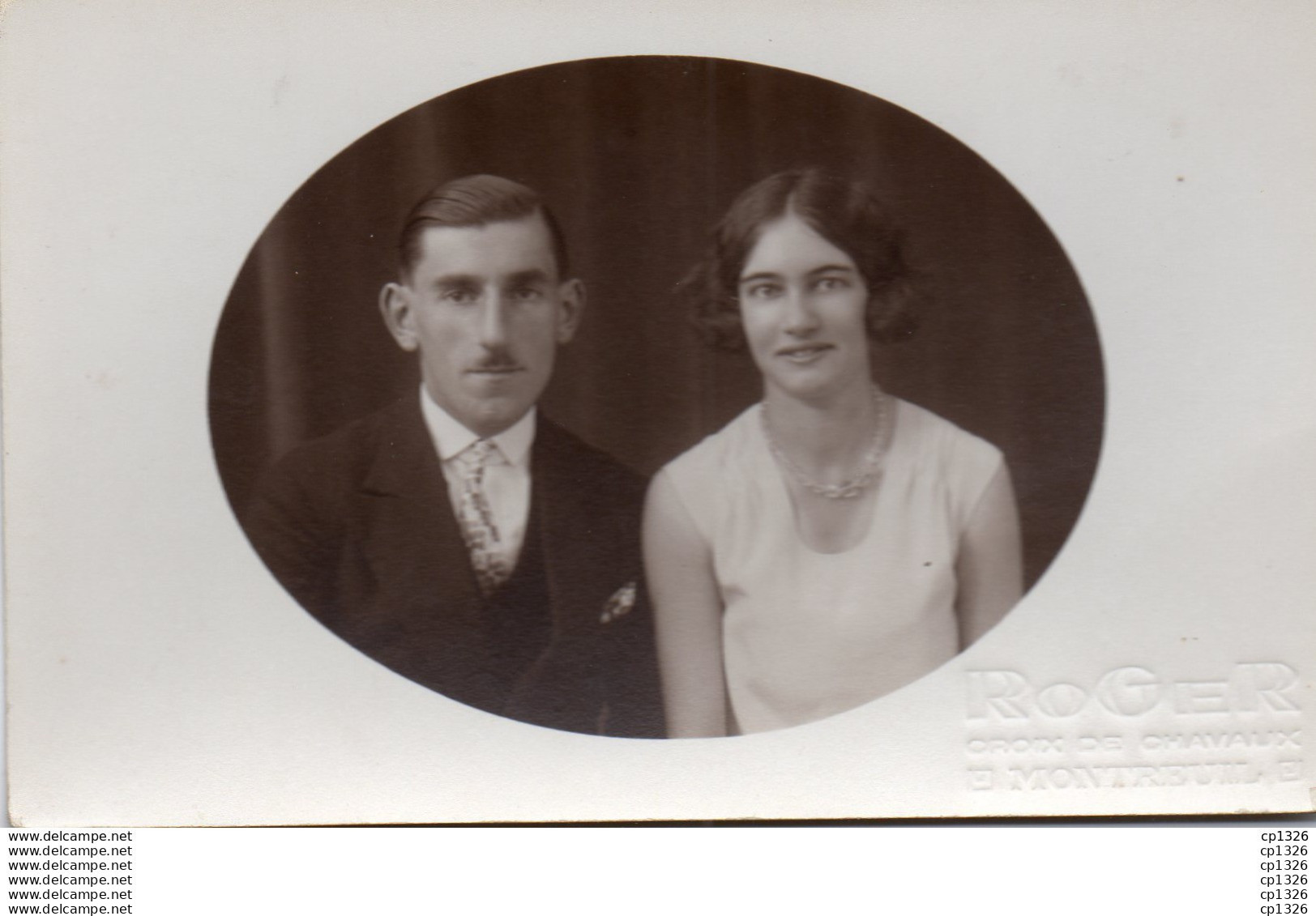611Bce  Carte Photo Jeune Couple Jaufrey Lors De Leurs Fiançailles Avant Mariage En 1930 - Photographie