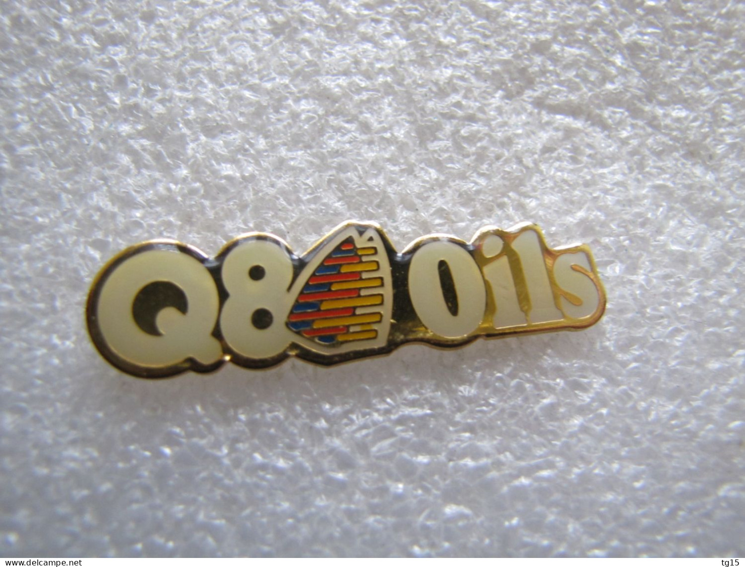 PIN'S   Q8   OILS - Carburants