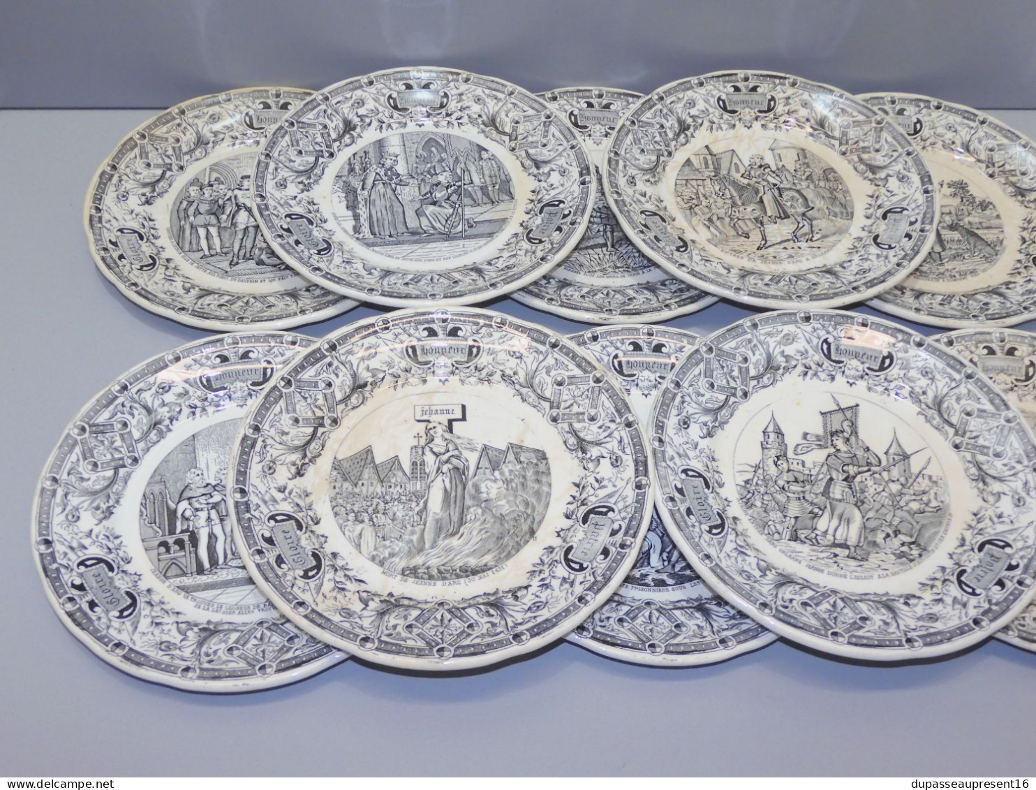 -10 ASSIETTES CERAMIQUE OPAQUE De SARREGUEMINES JEANNE D'ARC COLLECTION     E - Sarreguemines (FRA)